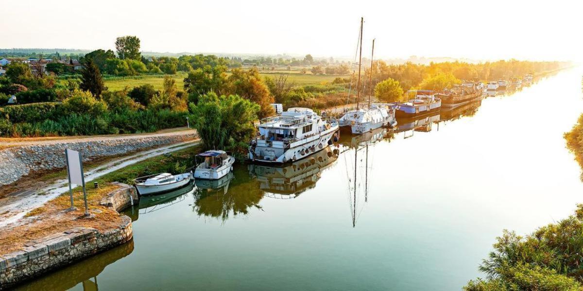 Bord Du Canal Du Rhone A Sete Sur "Cesar" Vauvert Esterno foto